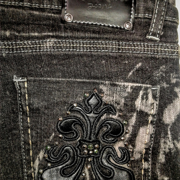 Red Rivet Black/Bleached Bedazzel Pocket Straight Leg Jeans Size: 34 - Picture 9 of 11